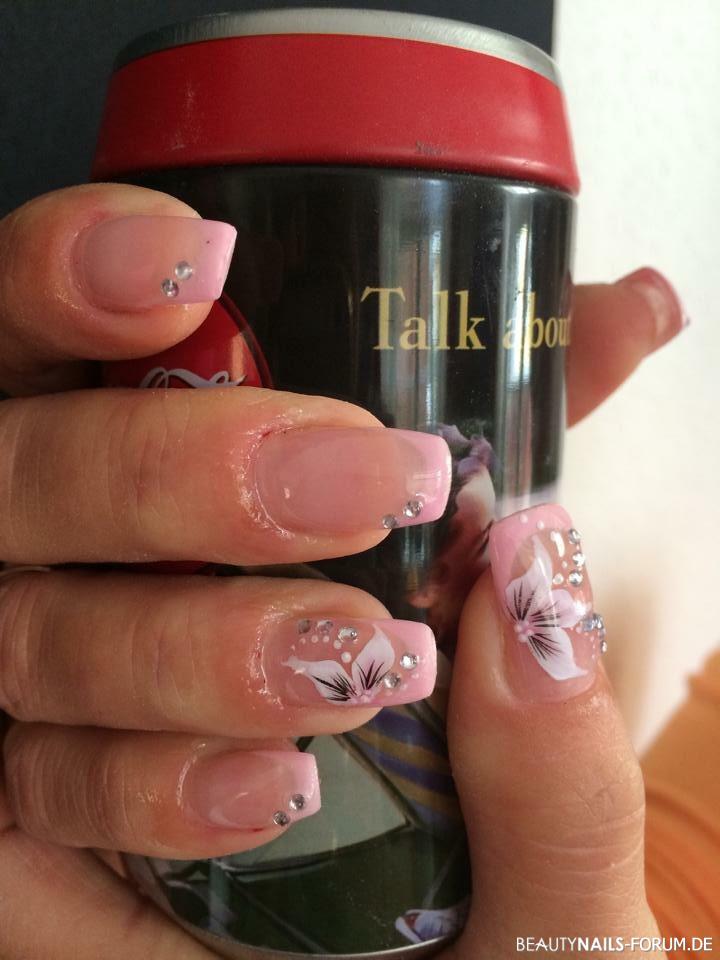 Floral Design Nails in pink