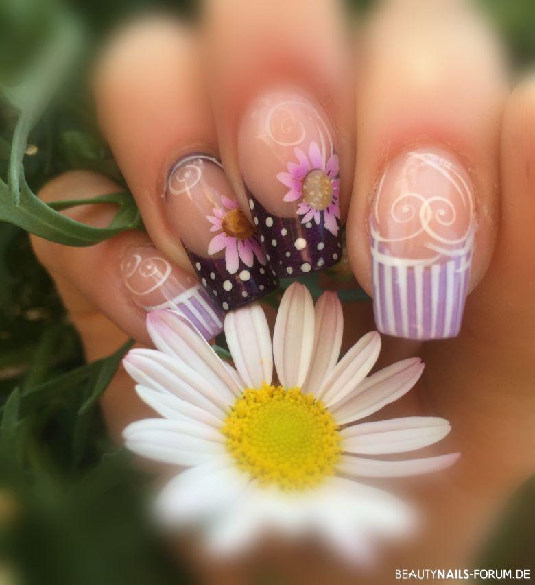 Frühlingshafte Blumen - Lilatöne Frühling- & Sommer - Dunkles lila von Mse, pastelllila von RM beautynails   Nailart