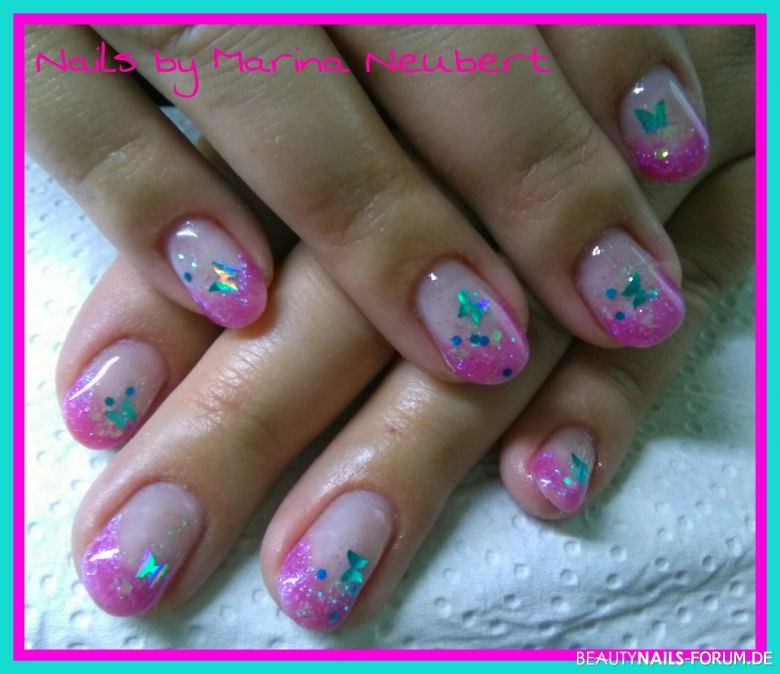Frühlingspink mit Schmetterlingen Frühling- & Sommer - Pink mit Schimmereffekt und Butterfly-Illusionglitter Nailart