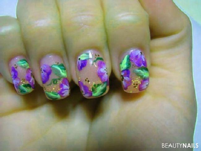 One Stroke Nails, violette Blütenpracht, Flowers Frühling- & Sommer - Lila Blüten auf Glittergel Lachs Nailart