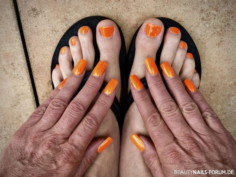 Fußnägel in neonorange - Fullcover Füsse orange - Neonoranger Lack von Essie Nailart