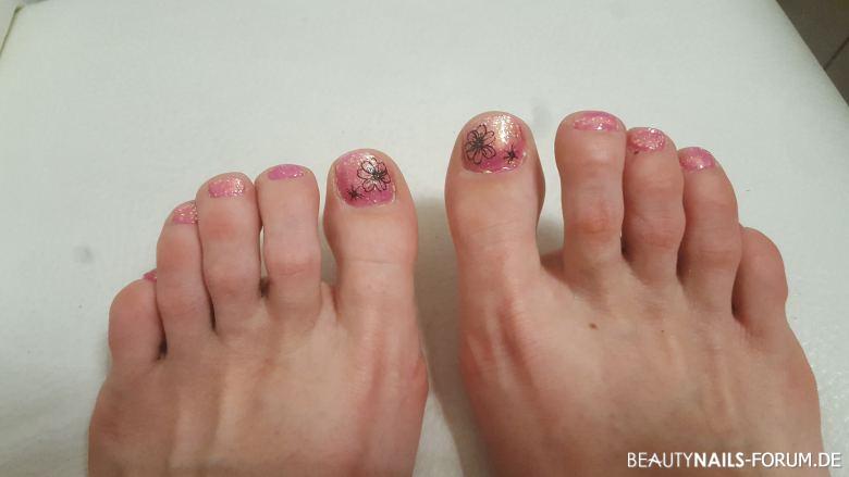 Schimmernde Fußnagel-Nailart mit Blumen Füsse pink rosa - Mein erstes mal meine Füße mit Gel gemacht Luxury magenta mit Nailart