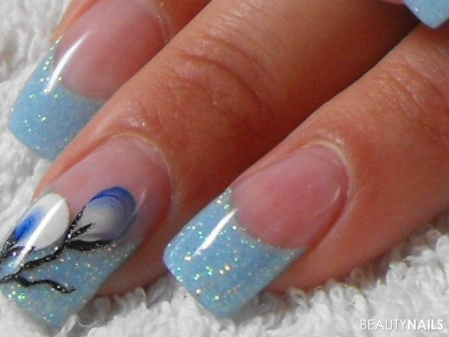 blauglitter Gelnägel - mit pinselmalerei Nailart