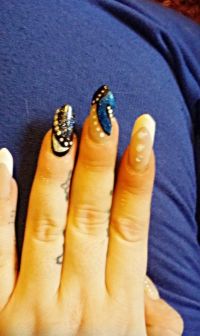Edge Nails in Blau, schwarz & weiß Gelnägel