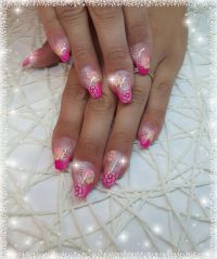 French pink mit Airbrush Blumen Design Gelnägel