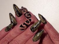 Interessantes Schlangen Design - Reptil-Look Gelnägel