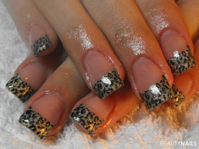 Leoparden Nageldesign Muster Gelnägel - Leo Nails mit Gold Schwarz Nailart