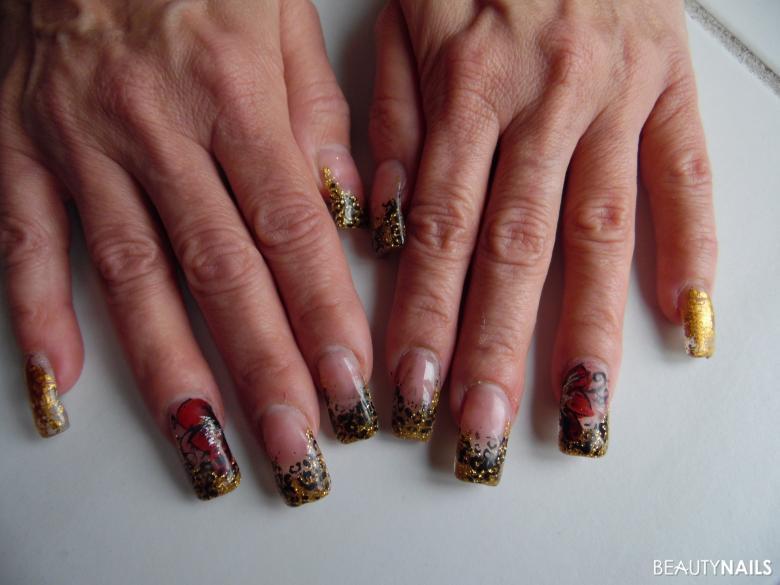 Leopardennägel Gelnägel - Glitterfrench in Gold mit Leopardenstamping.Die kleinen Finger Nailart