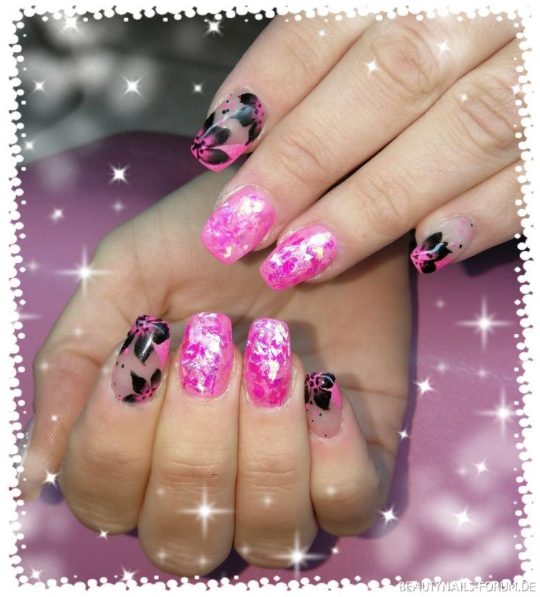 Pink/Black One Stroke Gelnägel pink schwarz - Gelmodellage in Pink mit One Stroke und Glitter-Flakes auf Ring- Nailart