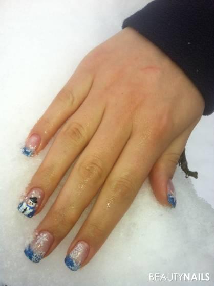 Snowflakes mit gemaltem Schneemann Gelnägel - Jolifin Gele, Stamping und 1. Versuch der Malerei  (sieht man Nailart