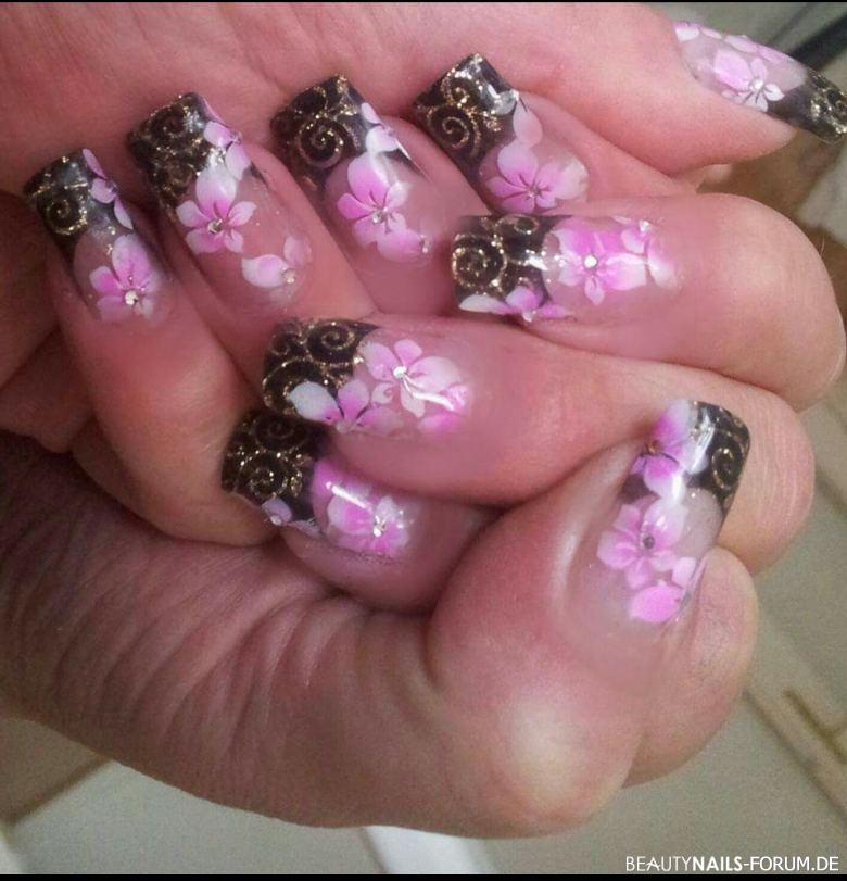 Zarte Airbrush Blumen mit schwarzem French Gelnägel pink rosa schwarz - Diese Nägel wurden mit einem 1phasengel klar ,Holo glitzer Gold,pure Nailart
