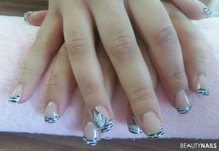 zebra nails mit scheußliche blume