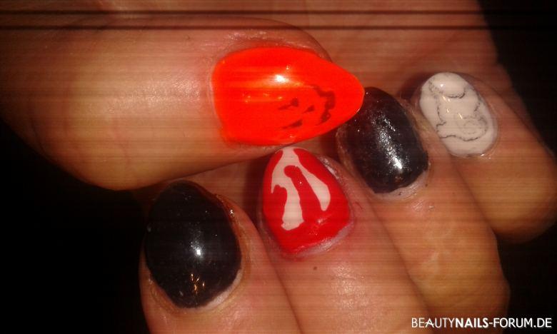 Halloween-Nägel mit UV-Lack und Stamping Halloween Nägel rot schwarz - Meine ersten Halloween-Nagel. Aufbau mit Fiberglasgel. Daumen Nailart