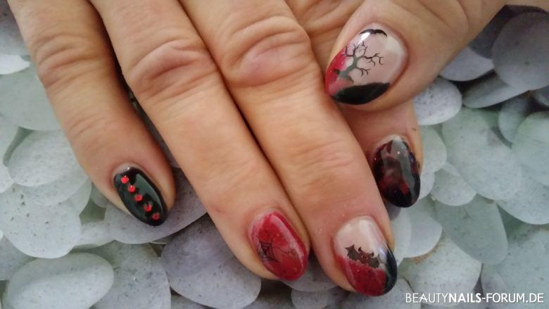 Halloween Nailart Muster Fingernägel rot / schwarz Halloween Nägel -  Nailart