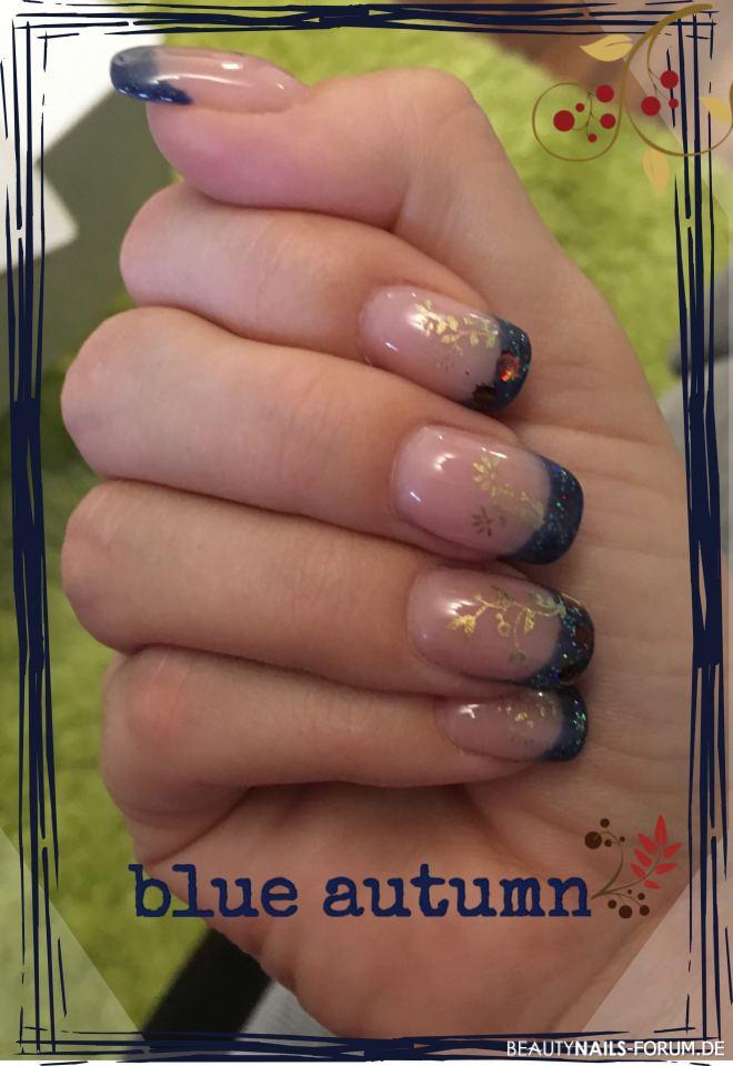 blue autumn - french nägel mit blau, gold und glitzer Herbst-Nägel - Meine zweite Modellage...Schablonenverlängerung mit dunkelblauen Nailart