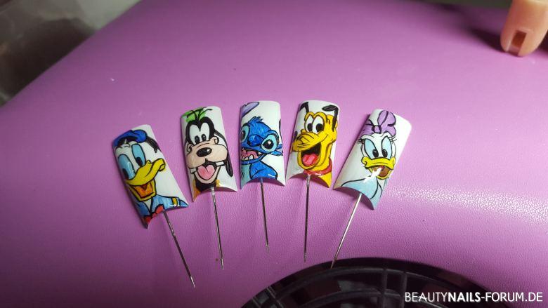 Disney Nailart - Donald, Goofy, Daisy, Pluto Mustertips bunt - Alles mit Pinsel und Acrylfarben gemalt Nailart