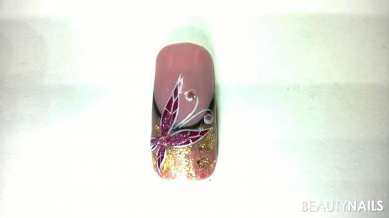 French mit Schmetterling Mustertips - French rotgold mit schmetterling Nailart