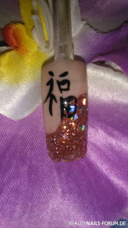 Japanische Schrift Mustertips - Acrylnagel: MU von Nails.de, Glitzer eigene Mischung. Nailart