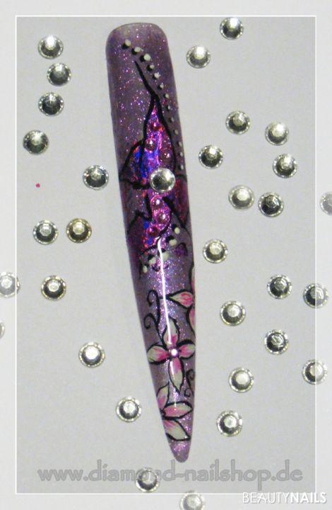 Muster mit Nyx Mustertips - Nyx Pigmente Purple und Lilac im Verlauf.Und ich habe die Malerei Nailart