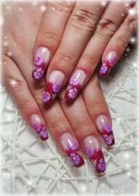 Airbrush Blumendesign mit Glittergel Nageldesign