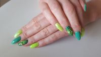 Außergewöhnliches Nageldesign Drachenauge in Neon Grün Nageldesign