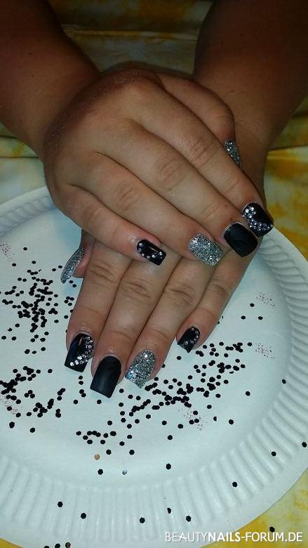 Black and silver nails Nageldesign -  Nailart