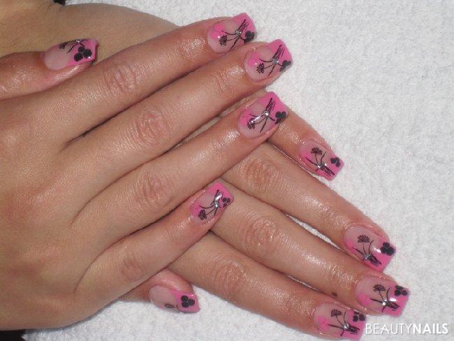 black & pink Nageldesign - Farbgel pink, Tropfen/Punkte mit schwarzem Farbgel, Stamping Nailart