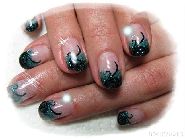 Dark blue Nageldesign - Glittergel türkis auf schwarz, Nails Nailart