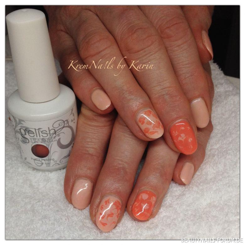Frühlingshaftes Design in Apricot Nageldesign - Naturnägel mit Forever Beauty und Sweet Morning Dew von Gelish Nailart