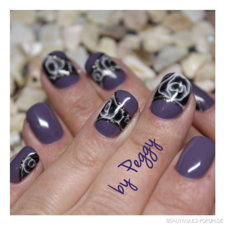 lila Fullcover mit Nailart nass in nass Technik Nageldesign lila - Gele von Nothing but Nails, schwarzer und weißer Gellack von Nailart