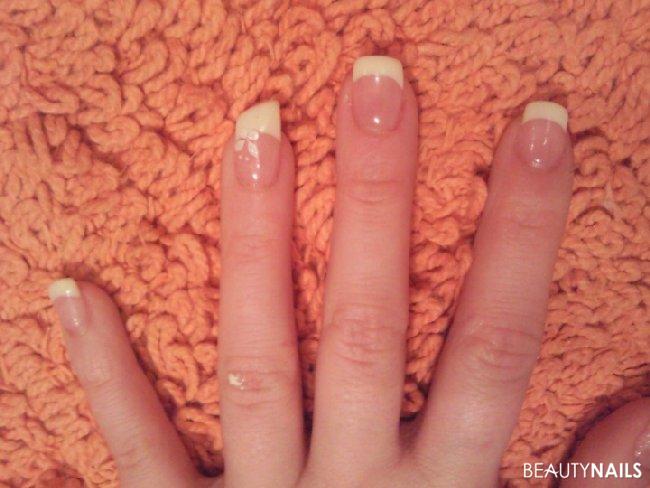meine eigenen :) Nageldesign - mein erster schräger nagel mit sticker und farbgel vonbuschmann Nailart