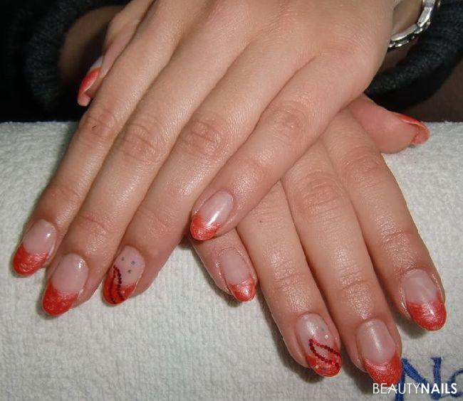 Perlmutt rotes French & Pailetten - Made by Püppie. Nageldesign - s.o. Nailart