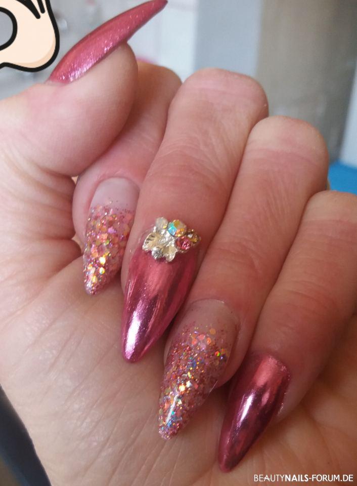 Pink Nails mit Glitter und Strass - spitze Form Nageldesign pink rosa - Hab das Mirror chrome pink Effekt von GDN ausprobiert und finde Nailart