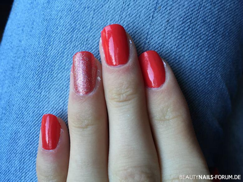 Roter Nagellack / Finger Nageldesign - Heute hat es mit der Gel Modelage einfach nicht geklappt, deswegen Nailart
