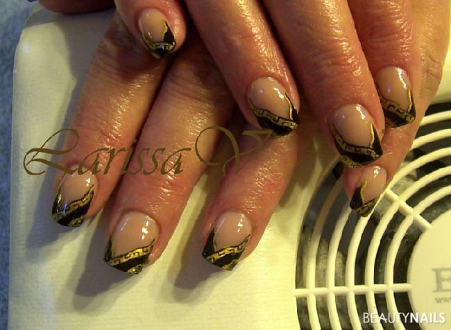 schwarz-gold und malerei Nageldesign - acryl, die nägel sind etwas zu kurz für so ein design, aber Nailart