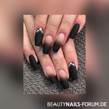 Schwarzes French mit fließendem Übergang Nageldesign