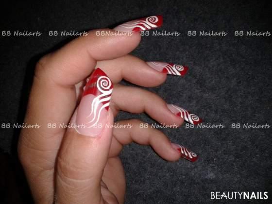 Red Edge Stilettos - teilweise durchsichtige Edge Nägel mit handgemaltem musterGele Nailart