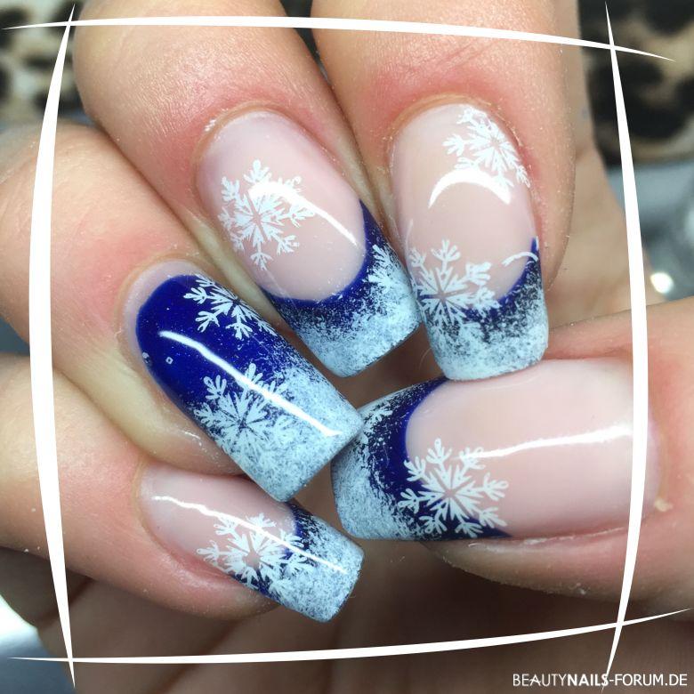Weihnachtsnägel in blau/weiß Winter & Weihnachten - French und Fc von nails Factory selection line "Storm on Nailart