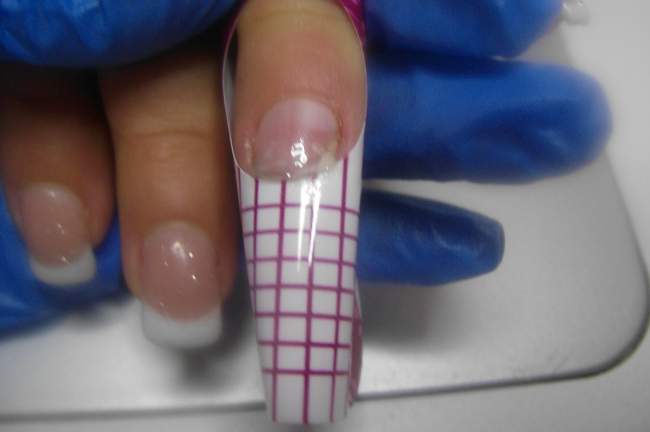 Verlängerung zur Formgebung und Seitenausgleich verletzter Finger, Nagelwuzel,Nagelhaut, Reperatur in Nagelmodellagen