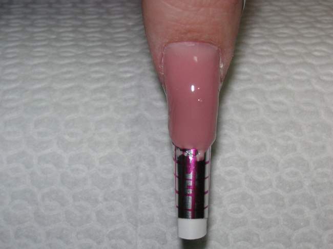 4- mit Makeup Gel(Pink Extension Gel) den Nagel modelieren und aushärten Babyboomer Naturlook Nails Anleitung in Nageldesign