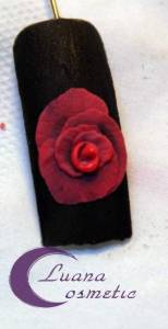 In das matt werdende Acrylbällchen mit den kleinen Pinsel ein Schnörckel  3D Rosen Nail Design Anleitung in Nageldesign