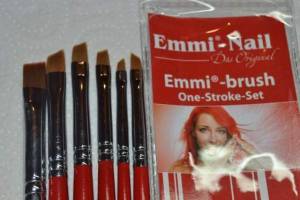 Pinsel von Emmi-Nails extra für One Stroke one stroke in Nageldesign