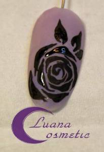 Mit Acrylfarbe eine Blume aufmalen, in meinem Fall eine schnelle Rose. Anleitungen von Luana Cosmetic in Nageldesign