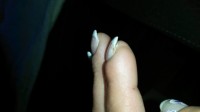 Linke Hand. Zeigefinger ist mein Hexennagel und wächst stark nach unten da der  seitenlinien wie feile ich die richtig? in Gelnägel