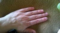 Linke Hand Pulver Gel oder Acryl in Acrylnägel