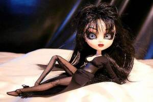 Pullip Doll custom  als  Elvira -Mistress of the  Dark Meine Hobbies in Basteln