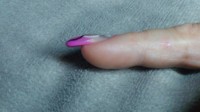 Seitenansicht Acryl/ Gelnägel in pink mit Schnörgel in Anfänger Nageldesign