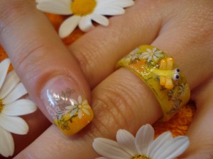 ein Finger-----ein Ring :o) Wie oft macht ihr eure "Nägel"? in Nageldesign