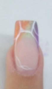 8. Mit weisser Acrylfarbe ein Netzmuster malen, trocknen lassen French Nails 3-farbig - Anleitung / Step-By-Step in Nageldesign