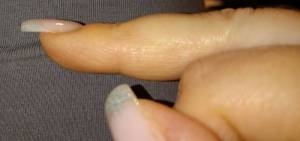 rechte Hand Mittelfinger Seitenansicht Neues Jahr- neue Nägel in Anfänger Nageldesign